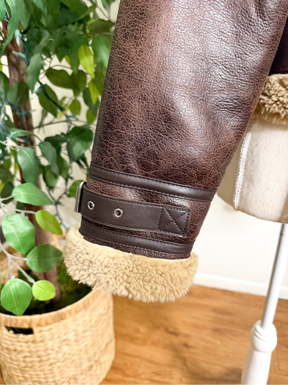 ZARA Faux Shearling Aviator Jacket
Size XS Brown Faux Leather Sherpa Moto Jacket - Picture 4 of 13